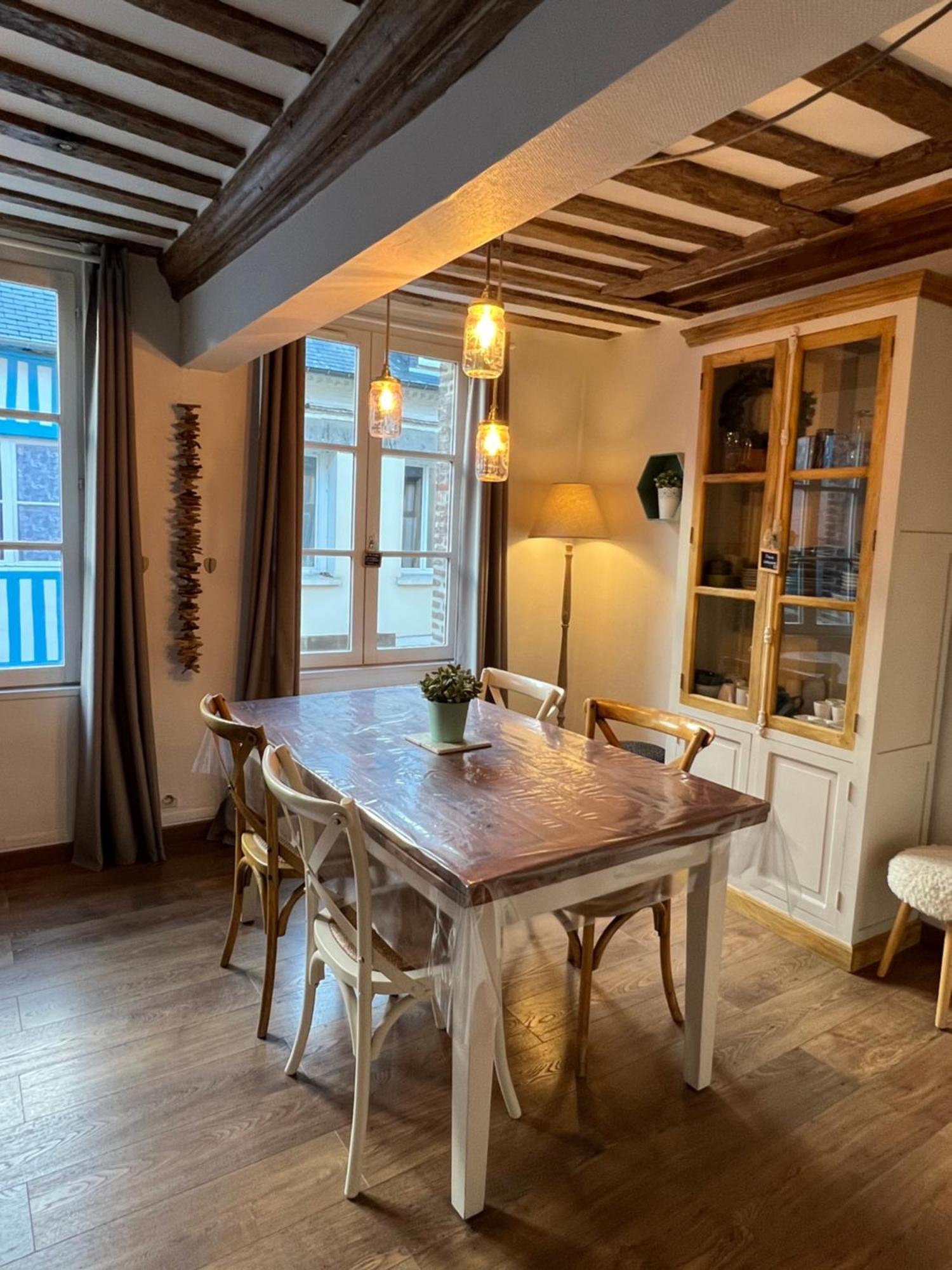 Une Pause Chez Julien, Appartement Lumineux Et Idealement Situe! Honfleur Exterior foto
